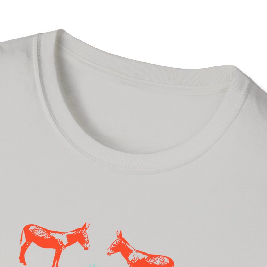 Dos Hombres Unisex Softstyle T-shirt