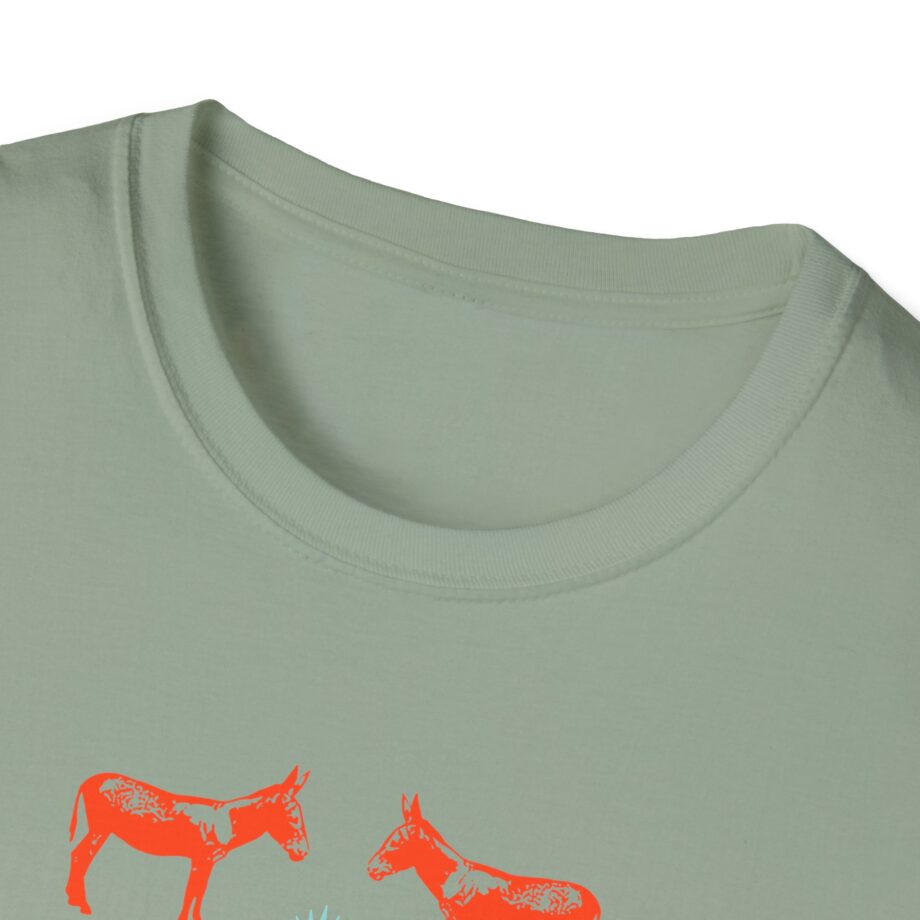 Dos Hombres Unisex Softstyle T-shirt