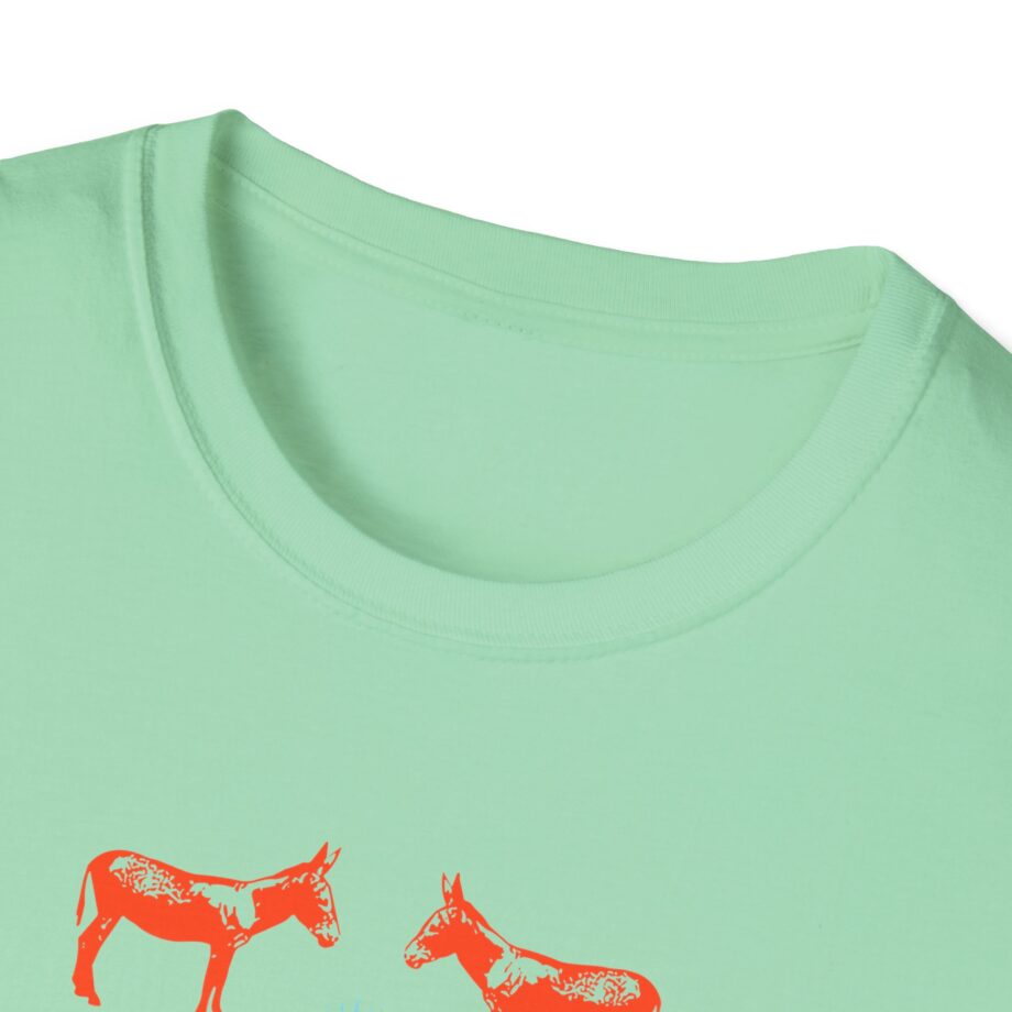 Dos Hombres Unisex Softstyle T-shirt