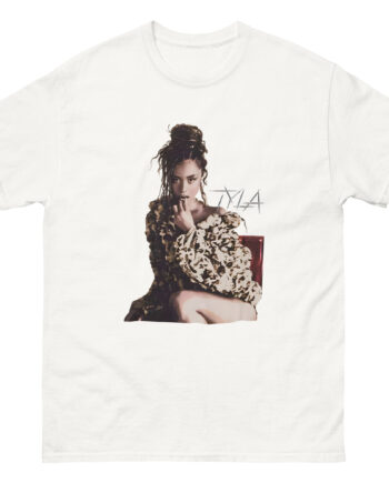 Tyla Sitting Portrait Unisex classic tee
